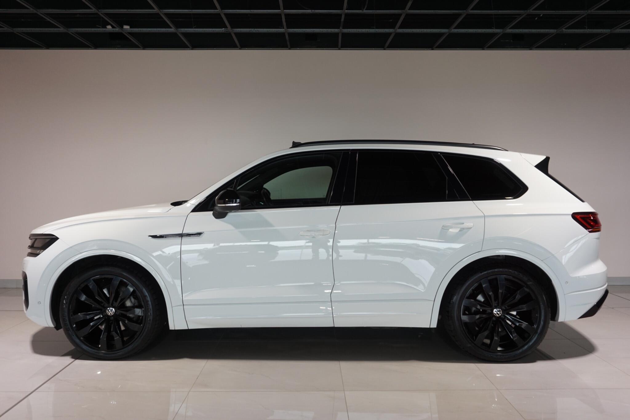 Volkswagen Touareg 3.0 TDI V6 Black Edition SUV 5dr Diesel Tiptronic 4Motion Euro 6 (s/s) (231 ps)
